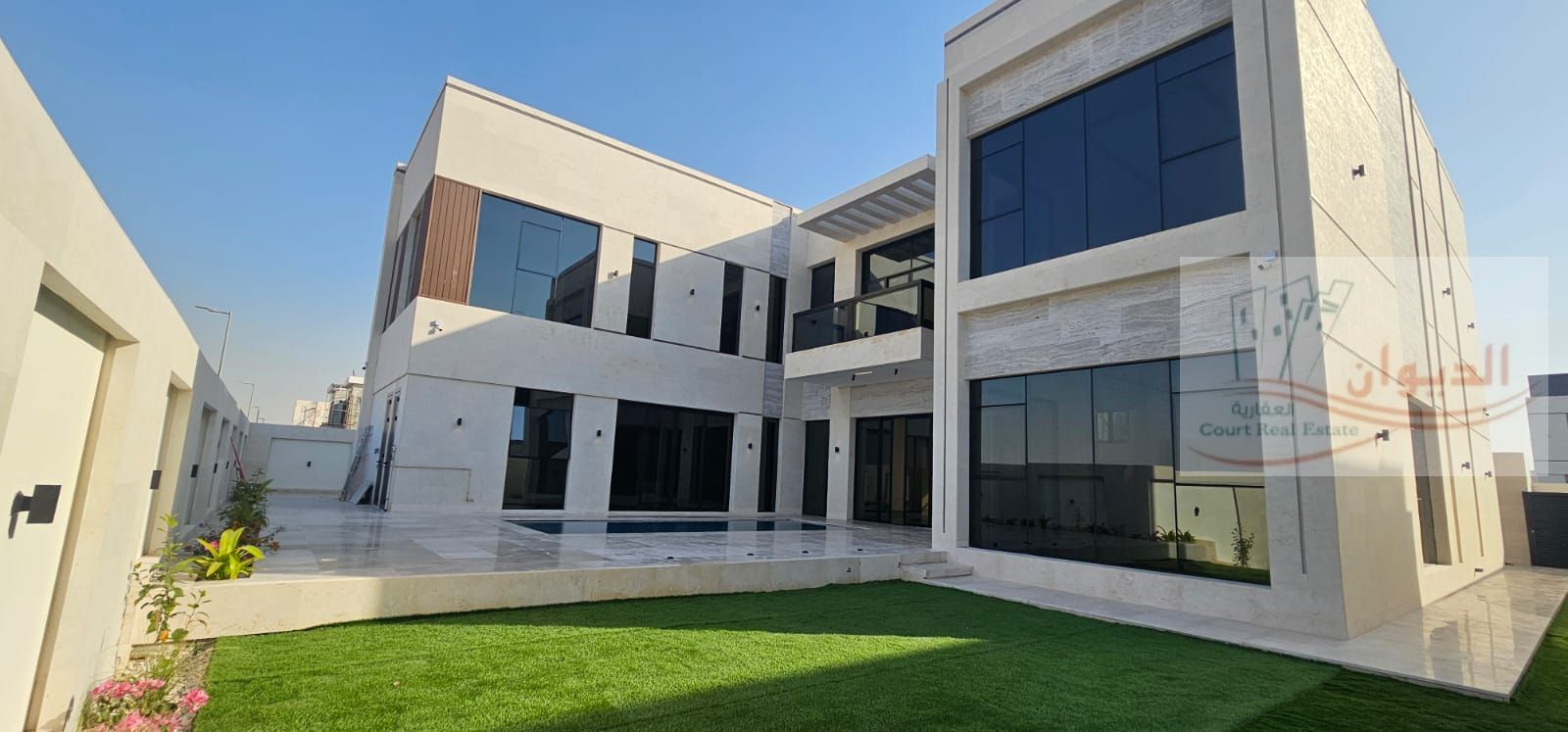 Excellent location and high-end finishing, close to all services.