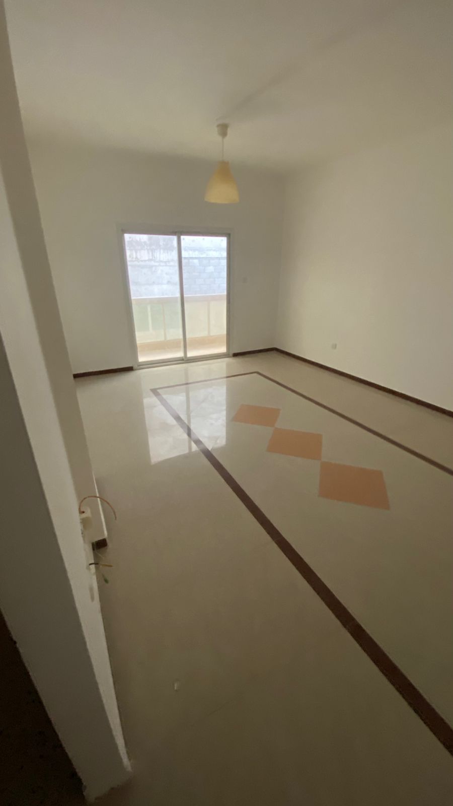 One bedroom and living room with bathroom and balcony with open view. Spacious and with an open view. Excellent location close to all services and the