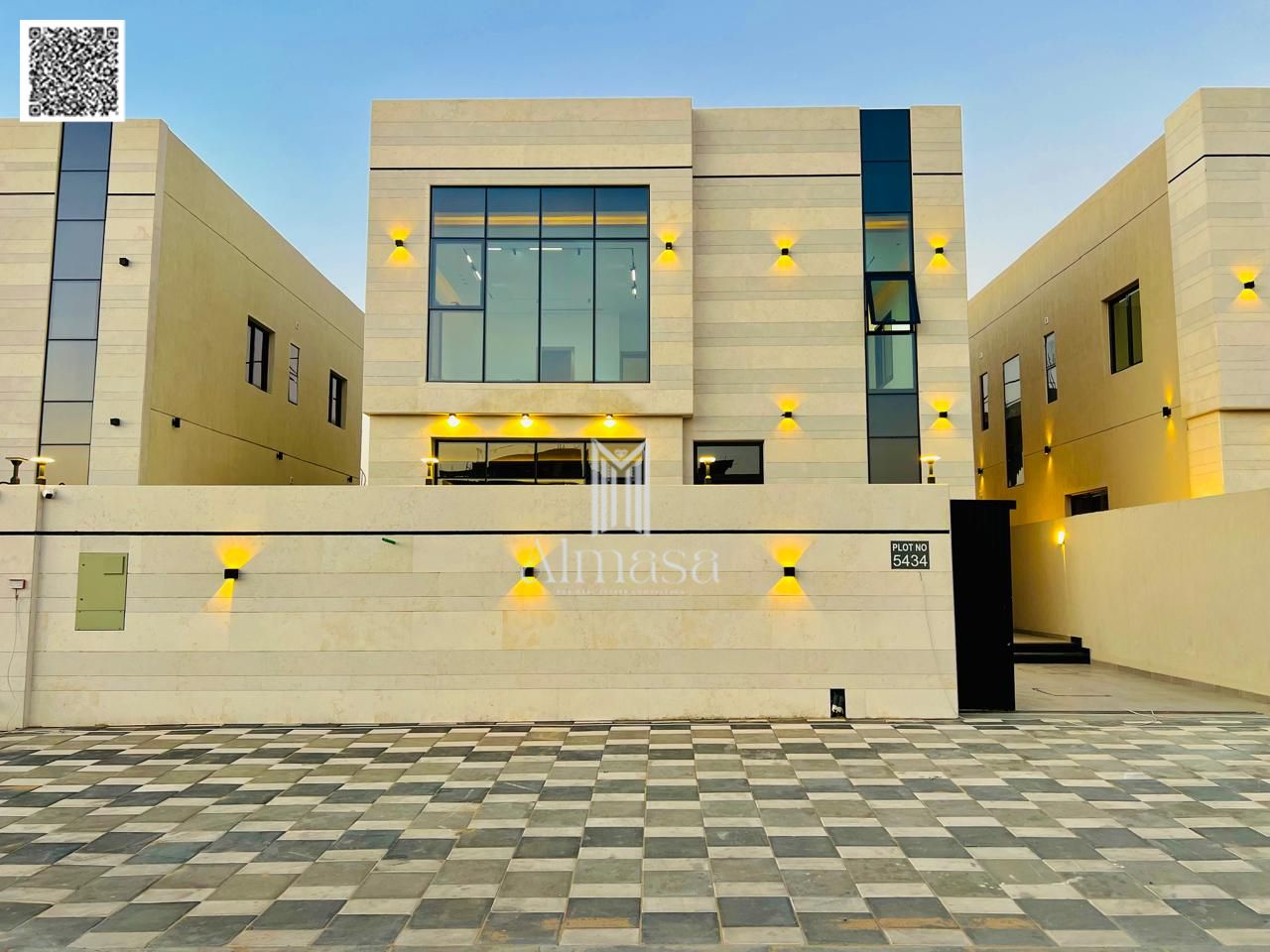 Freehold . Modern villa on a main street, no registration fees.