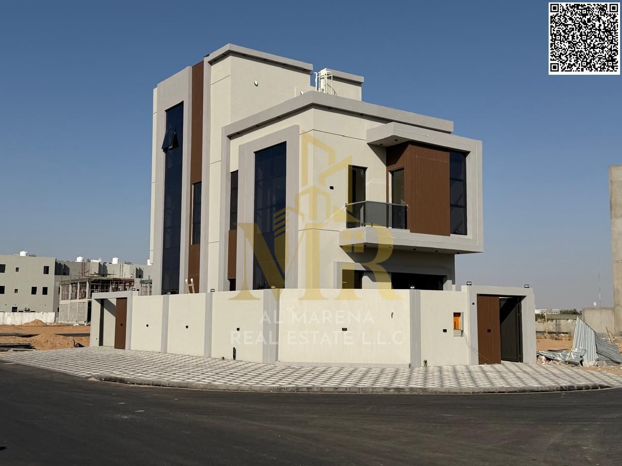 Corner villa for sale in Al-Haliyo 2, close to the mosque, 4 master bedrooms, registration fees included.