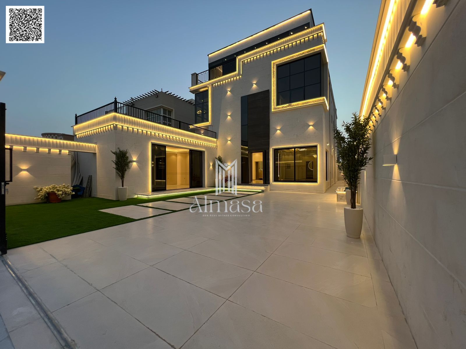 Freehold . Modern villa on a main street,No service fees