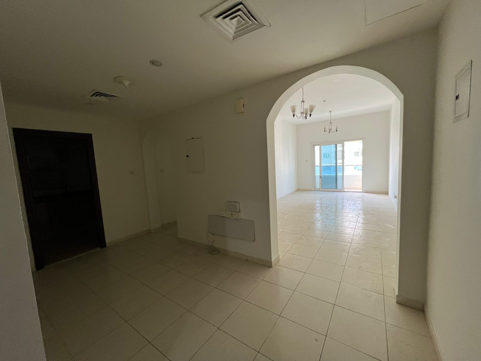 Open view with balcony, spacious layout, vibrant service location, close to Dubai exit.