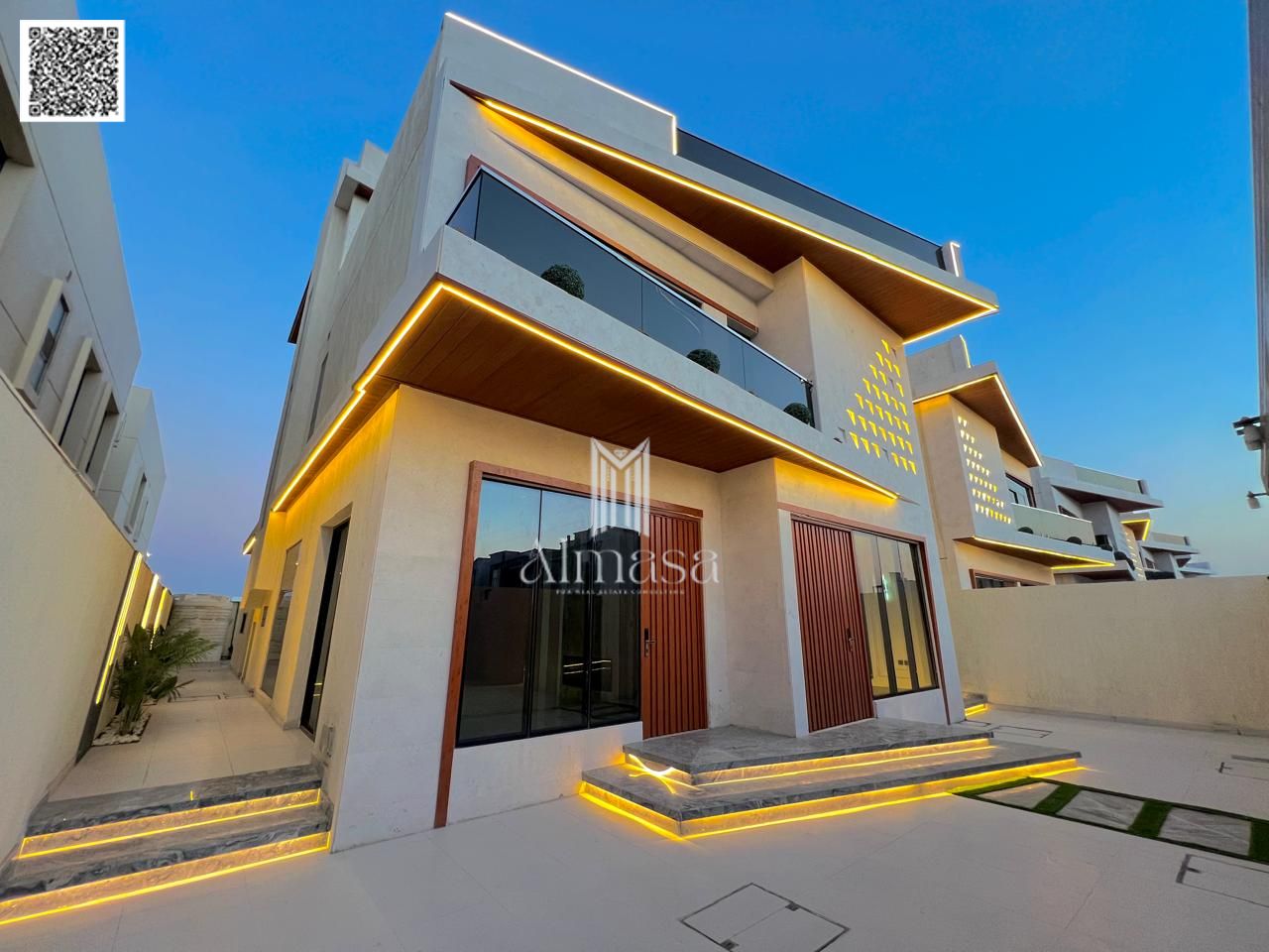 Freehold . Modern villa on a main street, no registration fees.