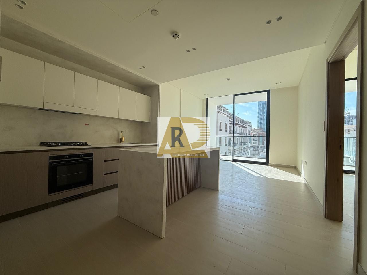 Brand New | 1st Tenant | Semi-Fitted