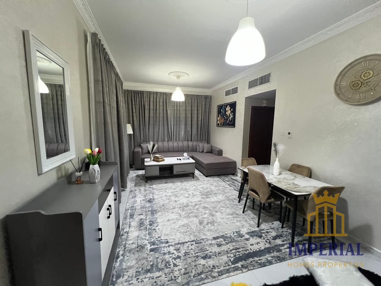 First tenant, one-bedroom apartment with living room. Brand new furnishings.