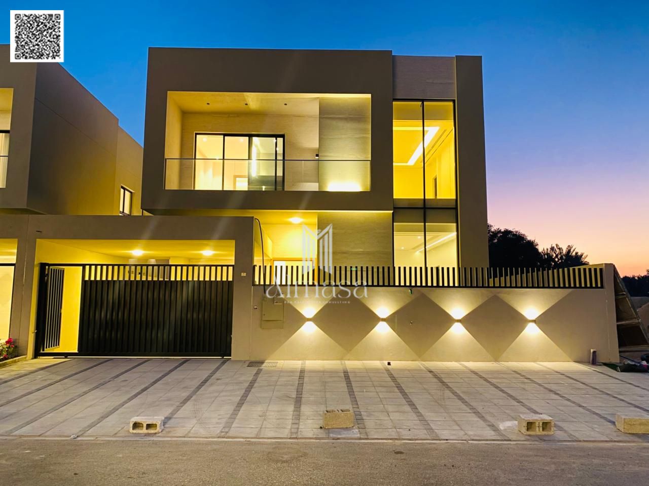 Luxury 5-bedroom villa with swimming pool for sale in Al Zahia