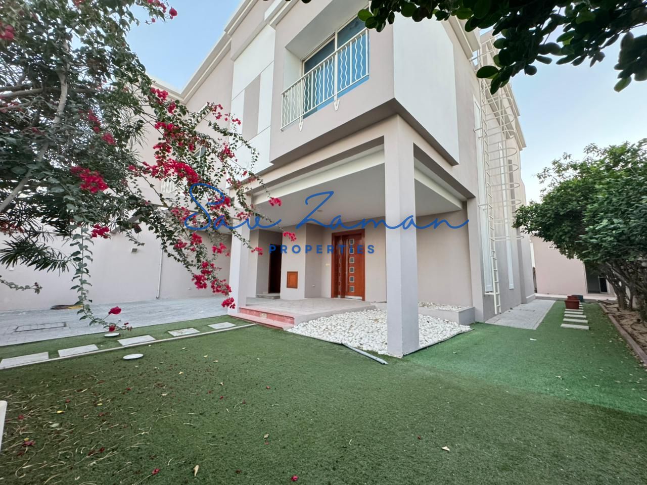 HUGE 4BR MAIDS LAUNDRY STORAGE PRIVATE GARDEN SEMI INDEPENDENT VILLA