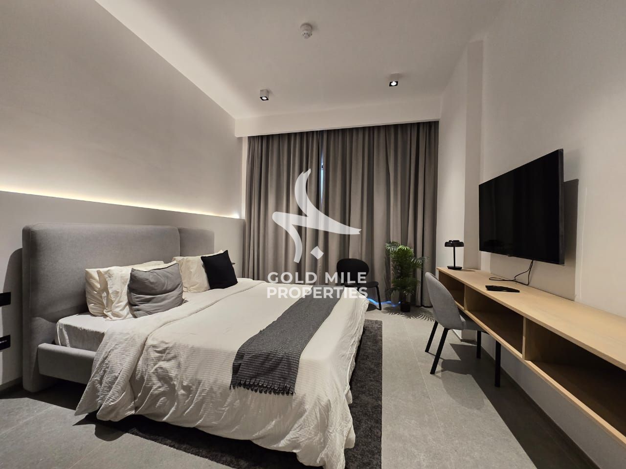 FULLY FURNISHED - ELEGANT 2 BHK - SPACIOUS LAYOUT - PRIME LOCATION