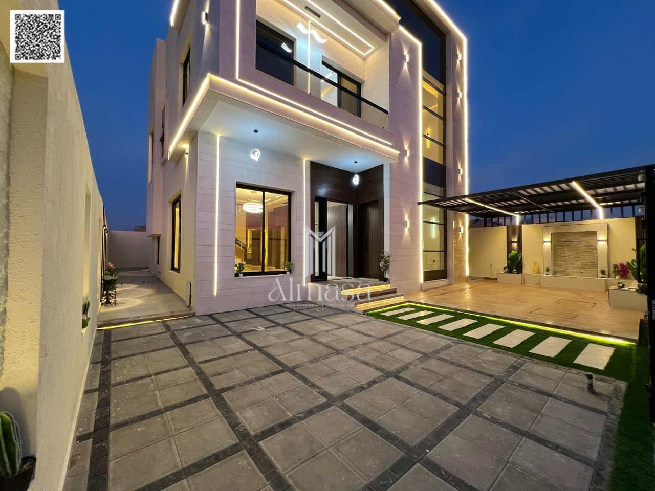 Freehold . Modern villa on a main street, no registration fees.