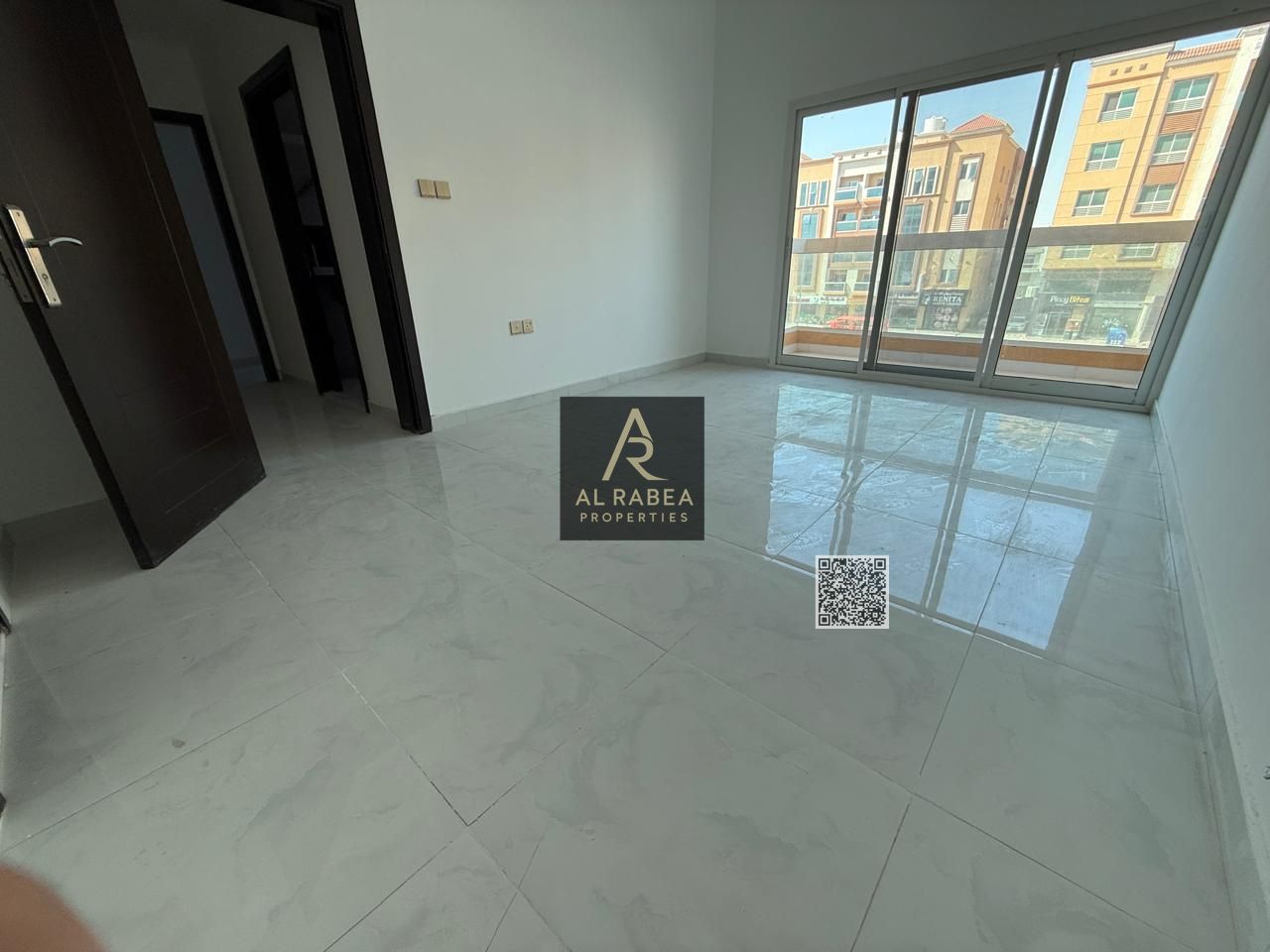 First tenant - Open view - Close to Dubai exit