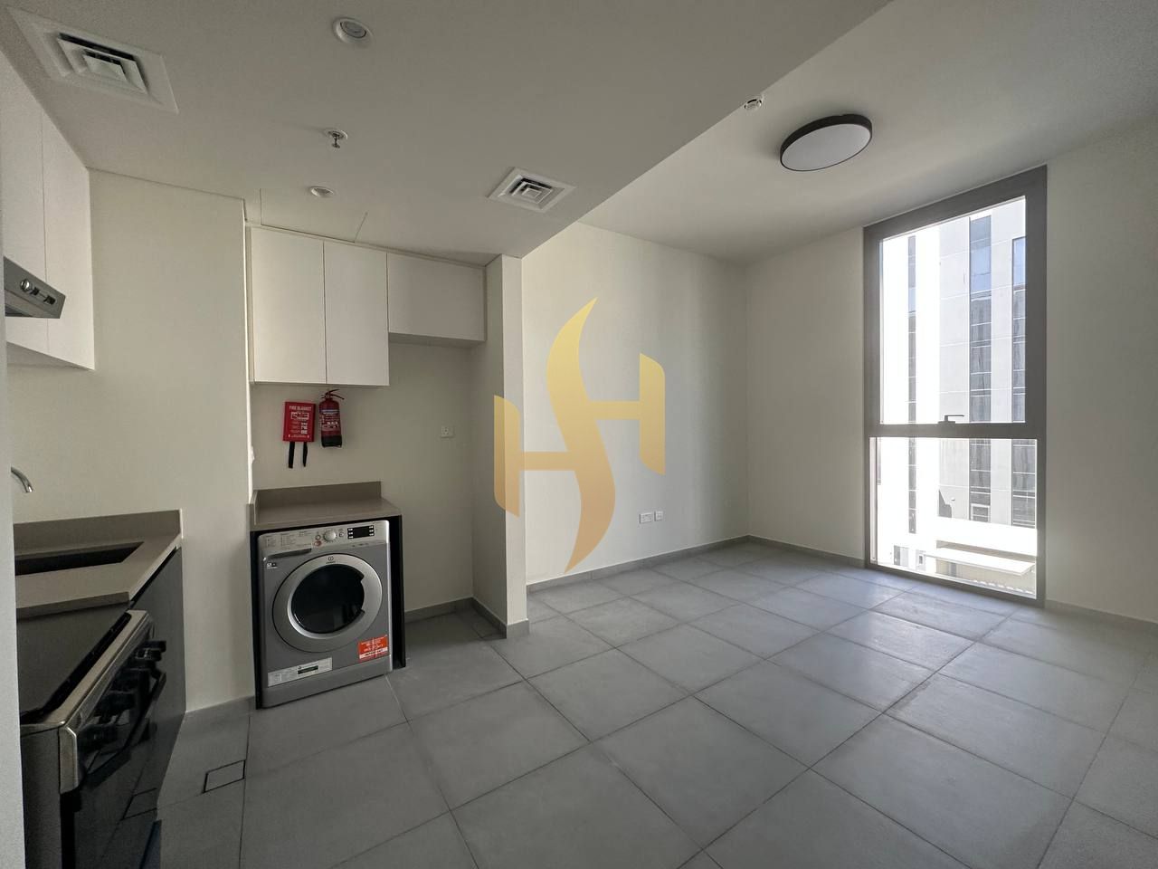 READY TO MOVE IN l 2BATHROOM l lGOOD LOCATION