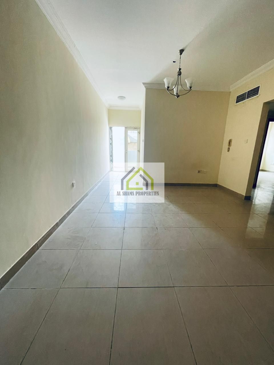 NEAR SAHARA CENTRE GET 2BHK WITH BALCONY FOR FAMILY