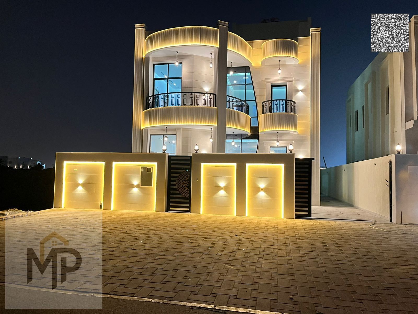 A villa with a price including registration and ownership fees on the main street, ready to move in, in the most prestigious areas of Ajman. Freehold
