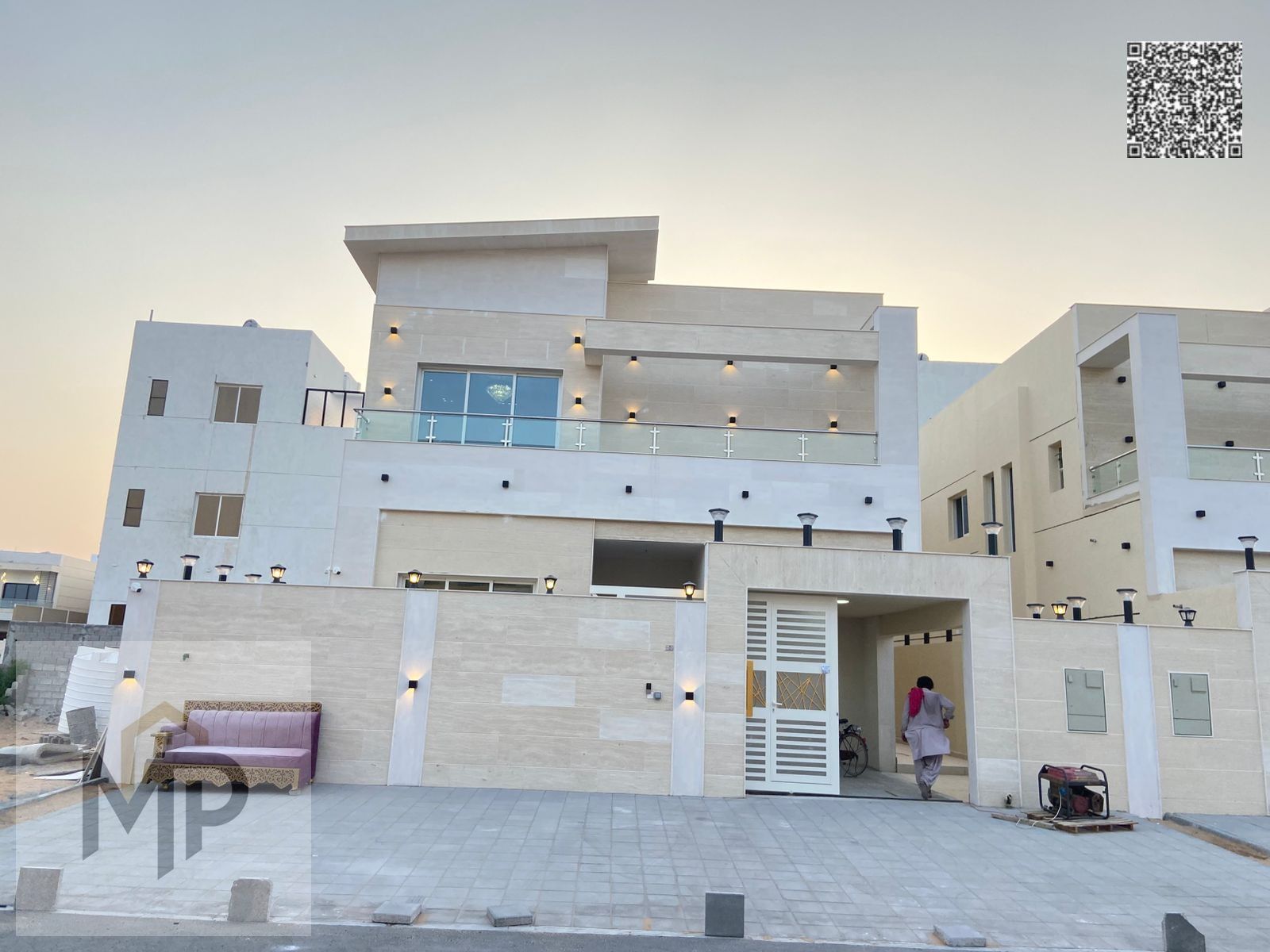 Exclusive offer in a prime location at an unbeatable price. Modern and contemporary finishes. Freehold ownership for all nationalities and inheritable