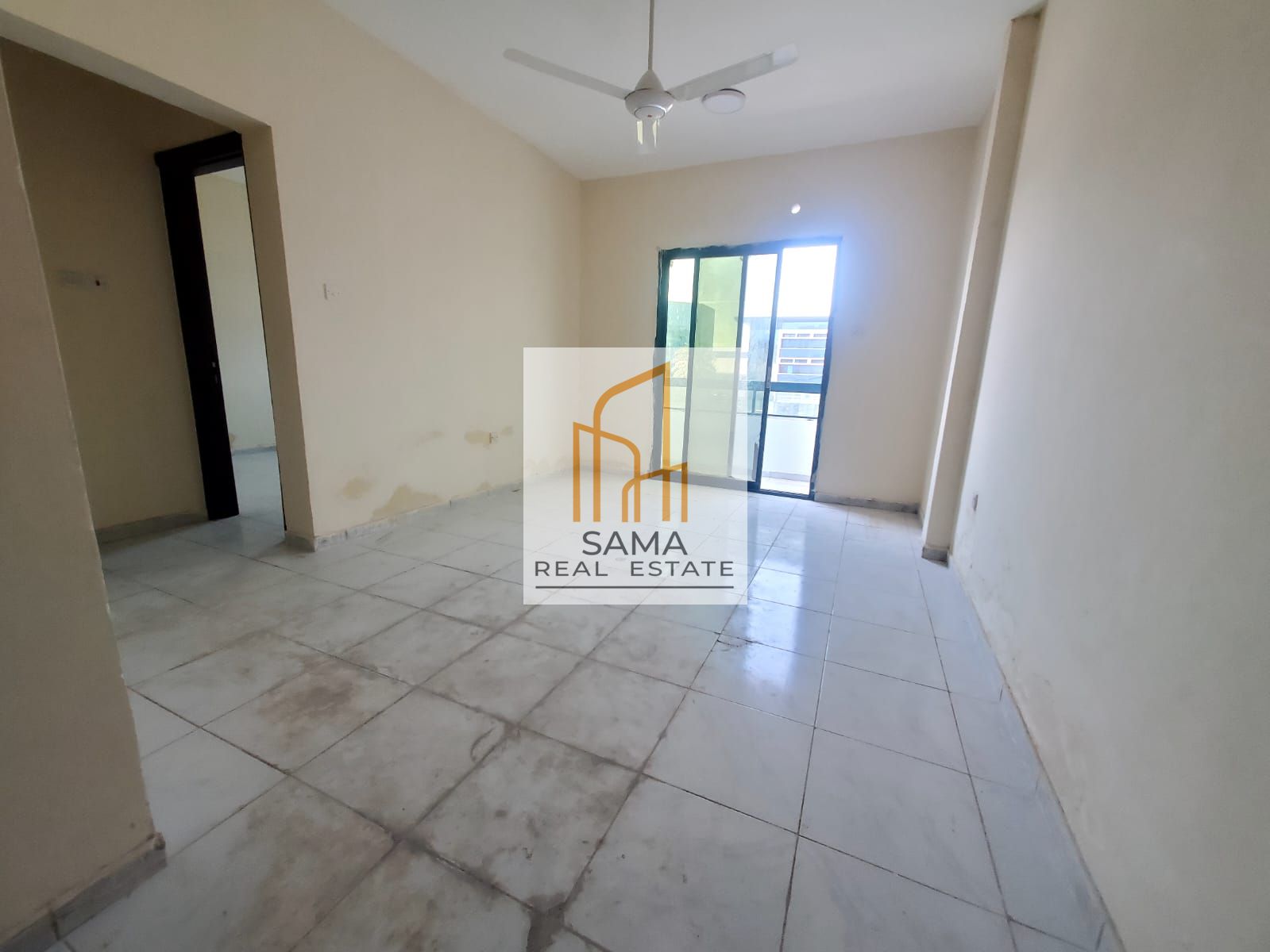 Family building 1 bhk with balcony close to dubai exit rent just 30k