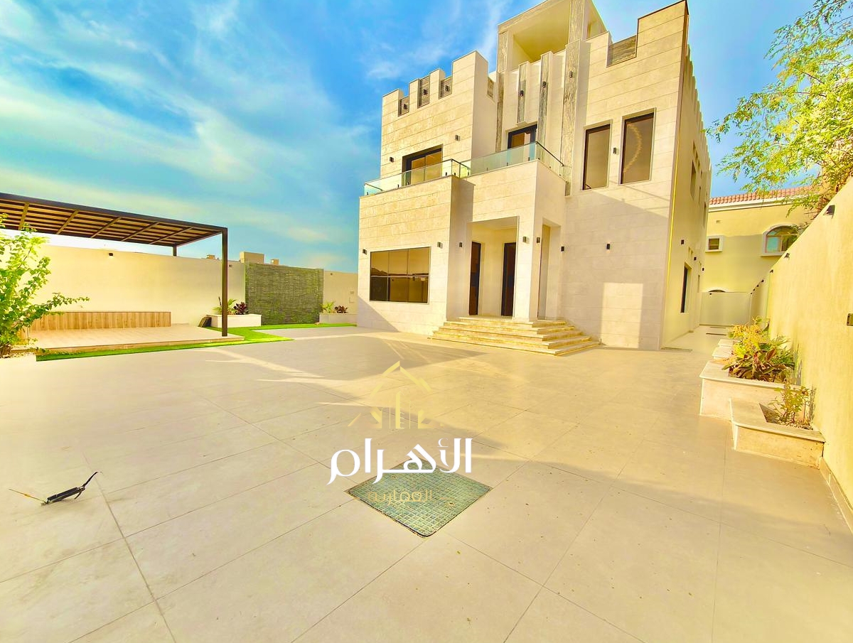 Luxury Villa in Al Muweihat 1Spacious land with elegant construction. Freehold ownership for all nationalities Contact: Mohamed Marzouk – Al Ahram