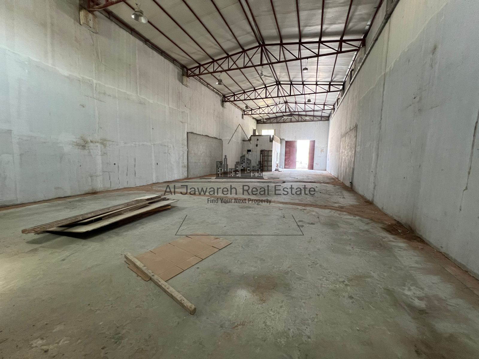 Warehouse for rent, 3315 sq ft, without electricity, suitable for storage, at a very attractive price.