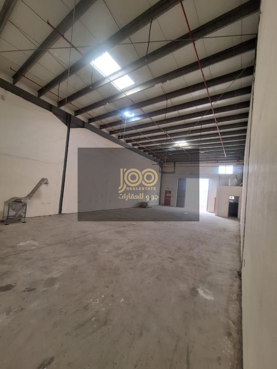 2300 sq ft warehouse, 13 kW electricity, on a side street