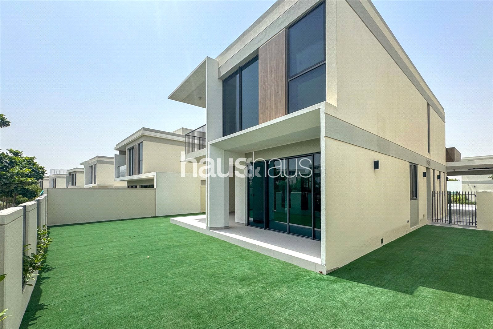 White Marble | Landscaped | Open Kitchen