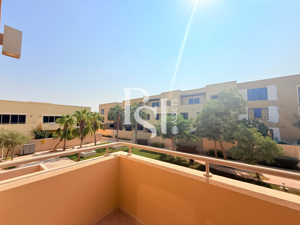 End Unit | Single Row | Balcony