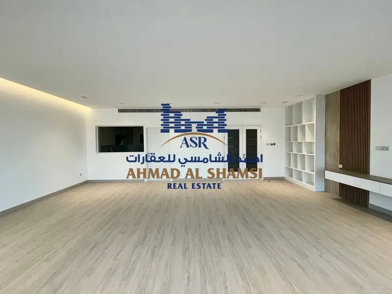 Luxurious 3 Bhk apartment || with private beach access || Chiller free + 2 parking || state of the art Gym || All amenities available