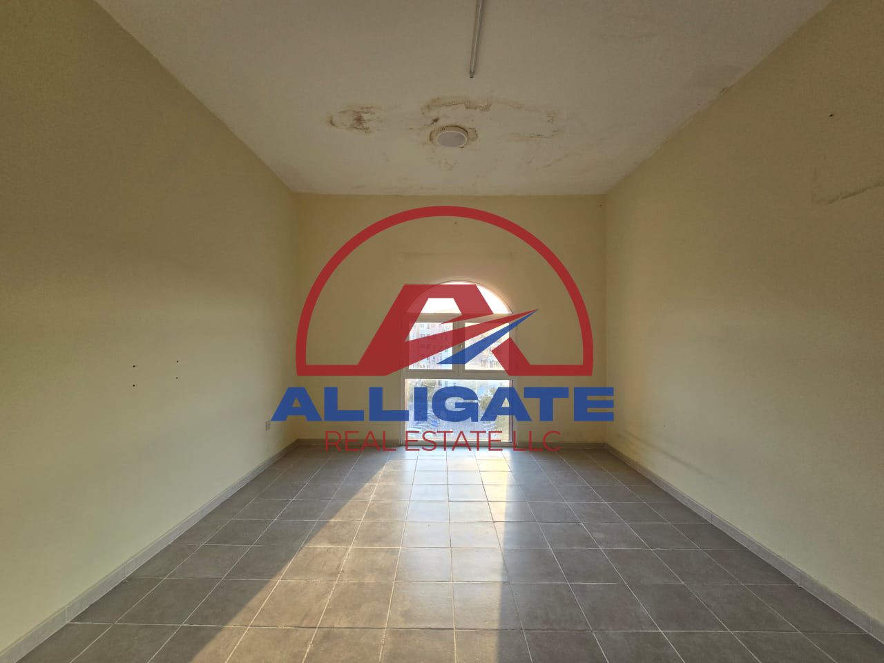 Chiller free | 8 Wardrobes | Nearby The Gardens Metro Station.