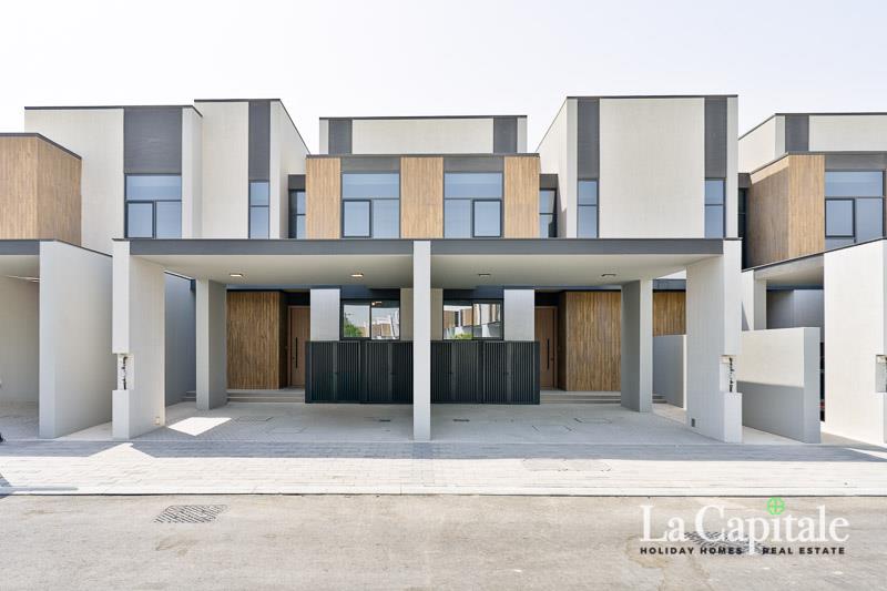 SINGLE ROW | GENUINE RESALE | SPACIOUS LAYOUT