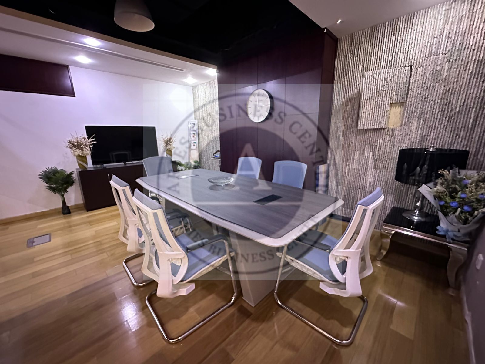 Your Desk, Your Way – Flexible, Affordable, Professional Work Space