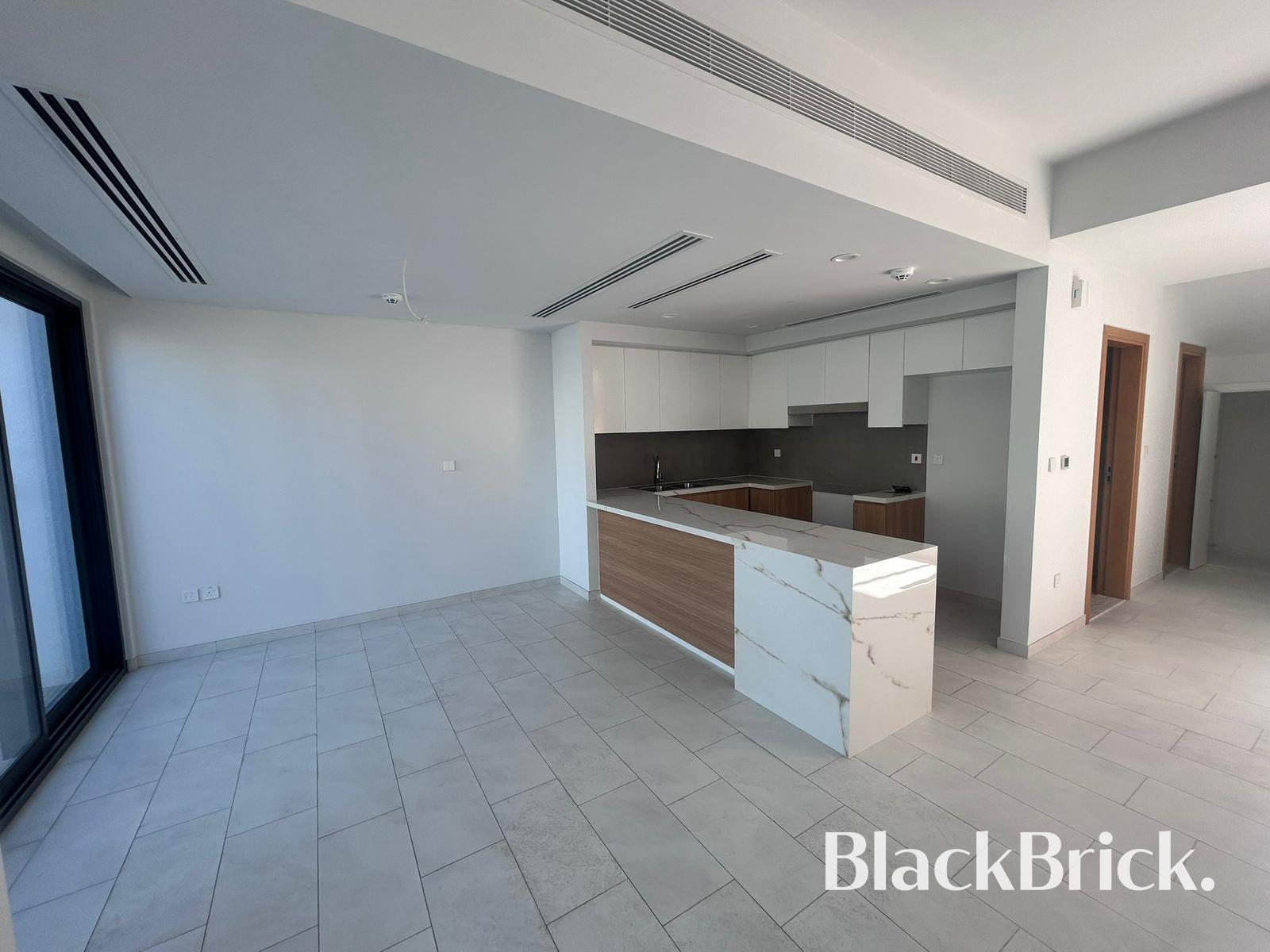 Stunning 3Bed Townhouse with Maids Genuine Listing