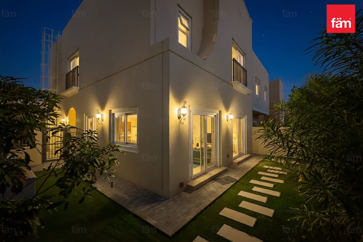 LANDSCAPED | PRIME LOCATION | READY TO MOVE