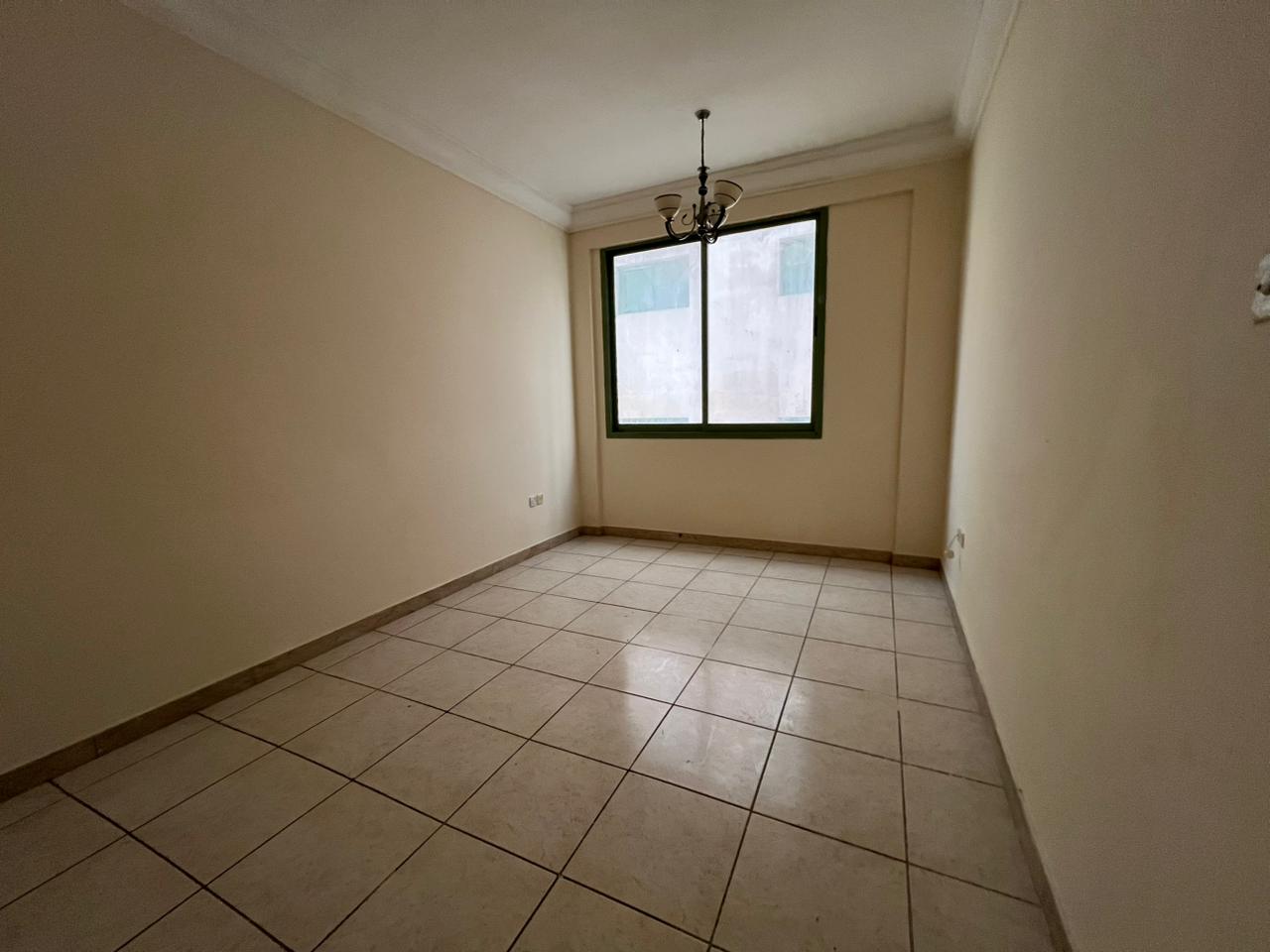 two bedrooms and a living room / Spacious area / Central air conditioning / Central gas