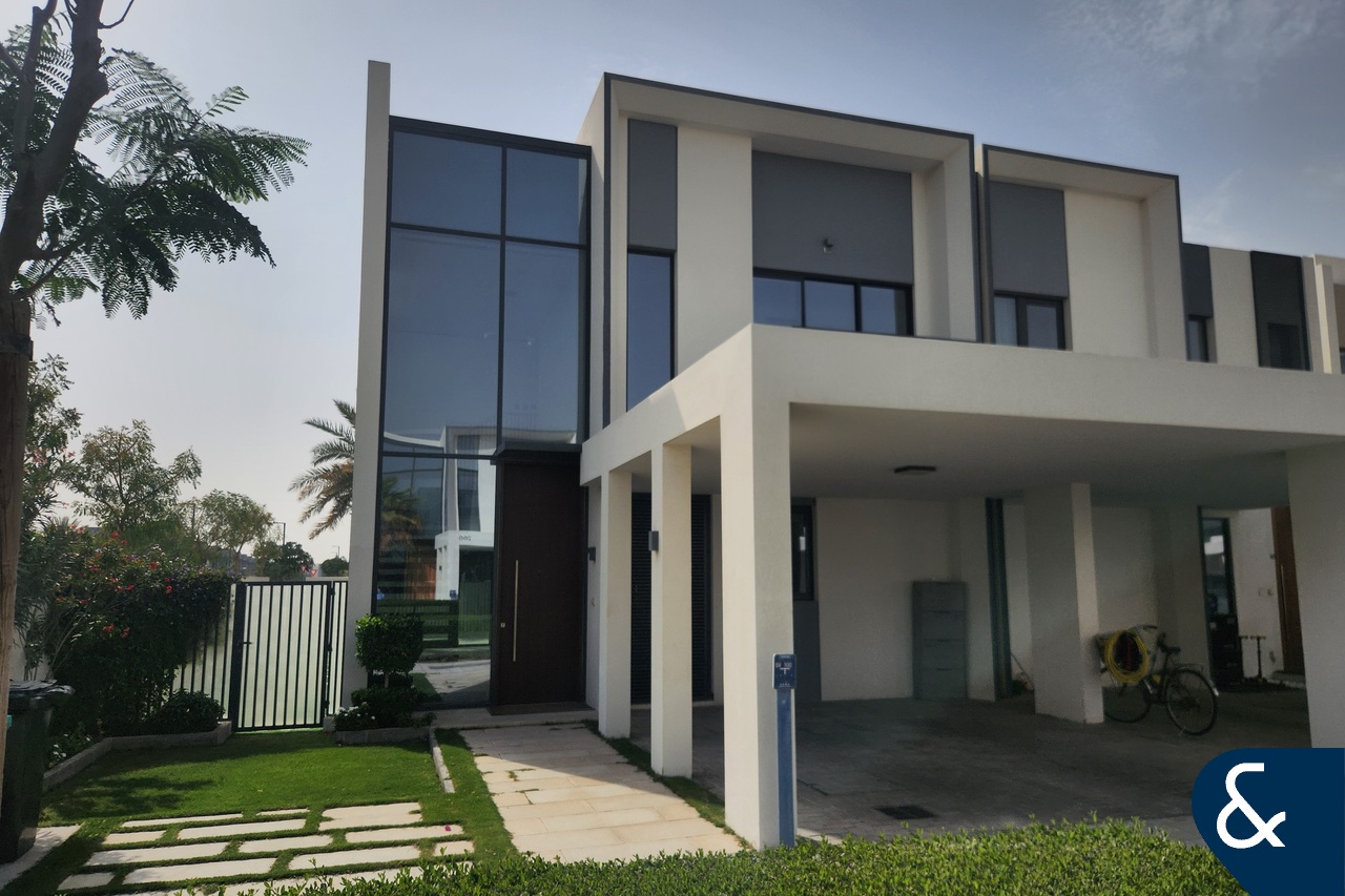 Vacant | Close to Pool | Landscaped Garden