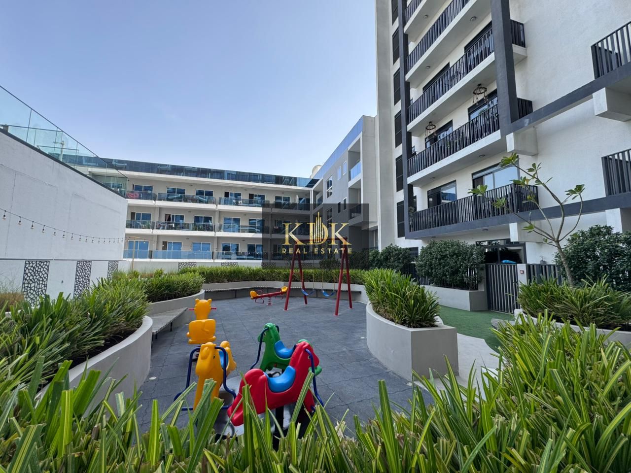 1 Bhk plus Maid | Fitted Kitchen | 2 Full Washrooms