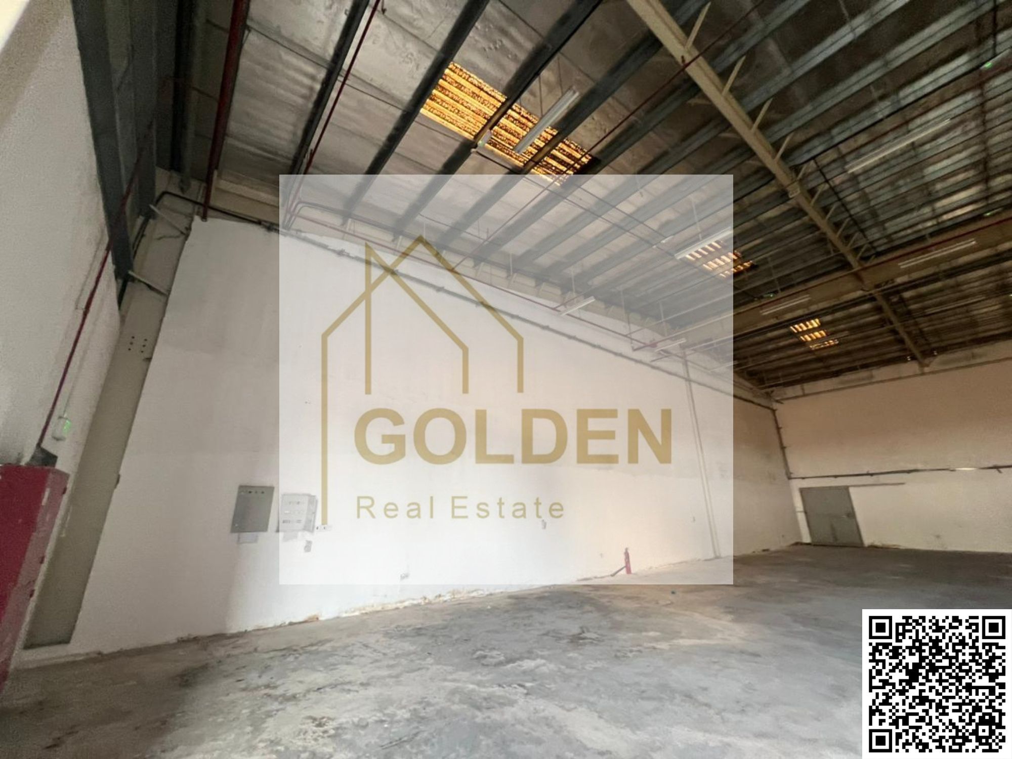 Fully open layout with no mezzanine and direct main-road access, ensuring smooth loading, unloading, and efficient operations.