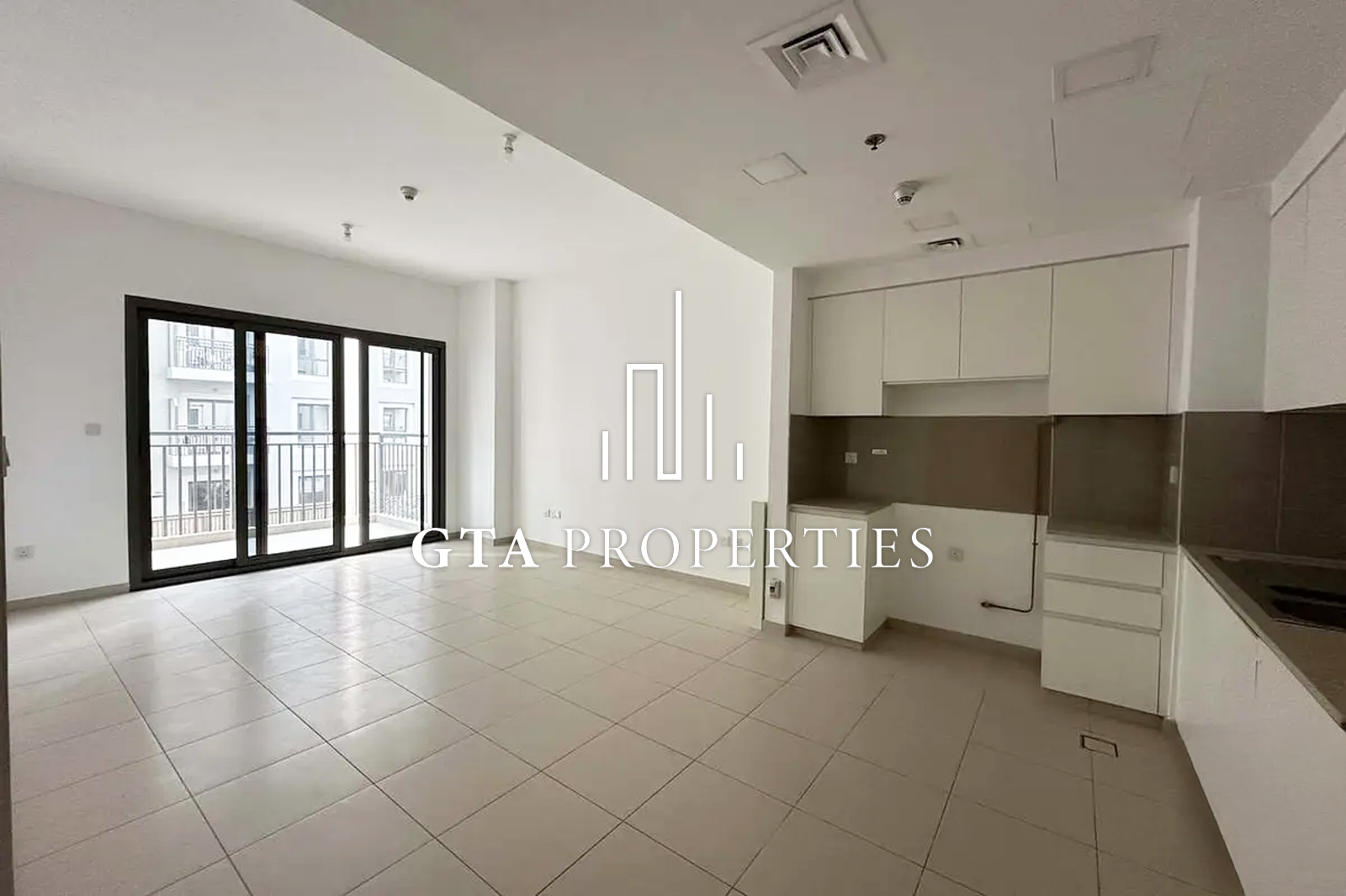Modern | Spacious Apartment | Vacant