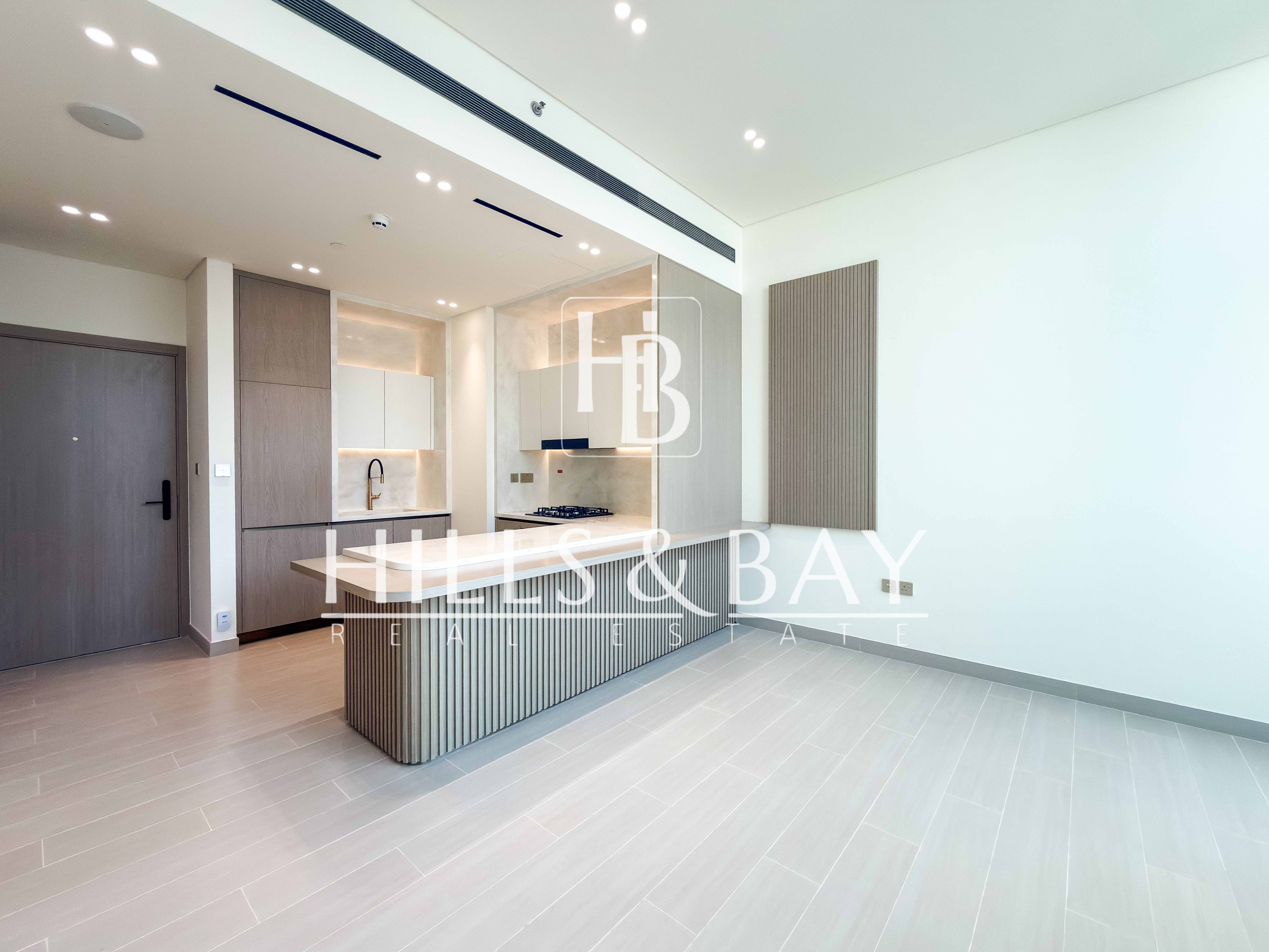 Semi-Furnished 1BR | Park & Skyline View | Jacuzzi