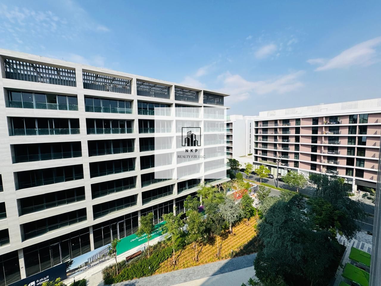 Spacious luxurious lush 2 bedrooms with huge balcony