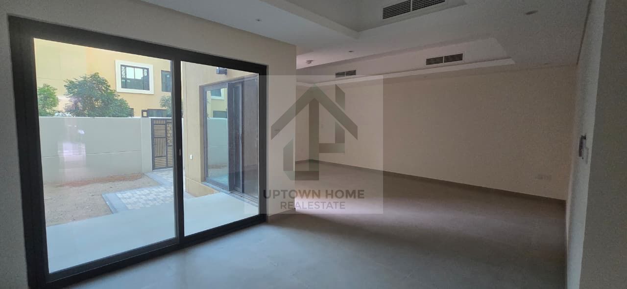 3 Bedrooms SSC | mid | Freehold