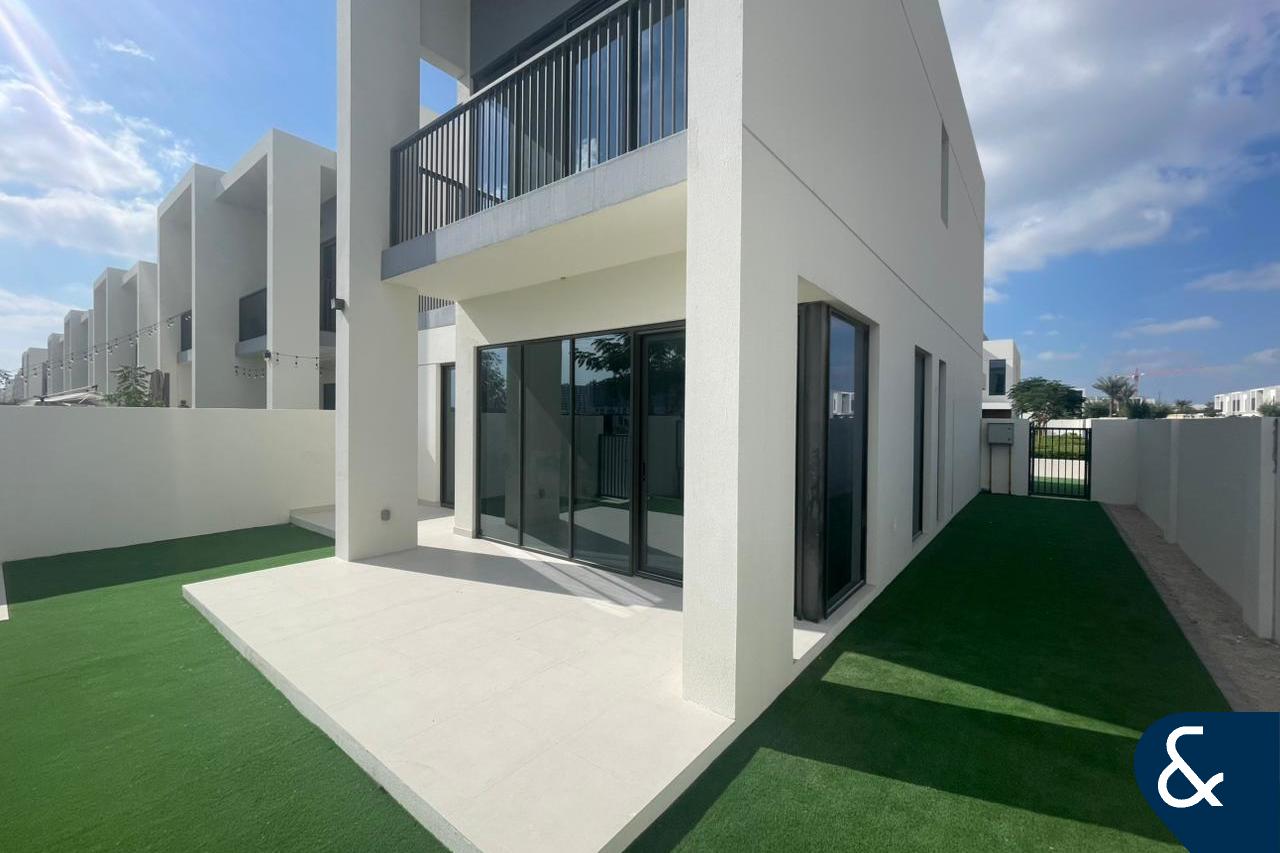 Corner Villa | Close to Pool | Spacious