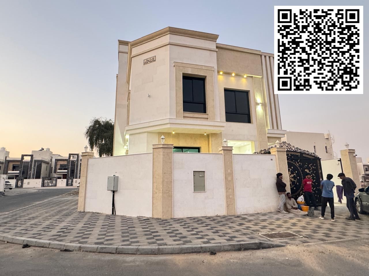 Corner villa for rent in Al Zahia, Ajman. First occupancy. 6 master bedrooms, living room, majlis, maid's room, and roof terrace. Asking price: AED 12