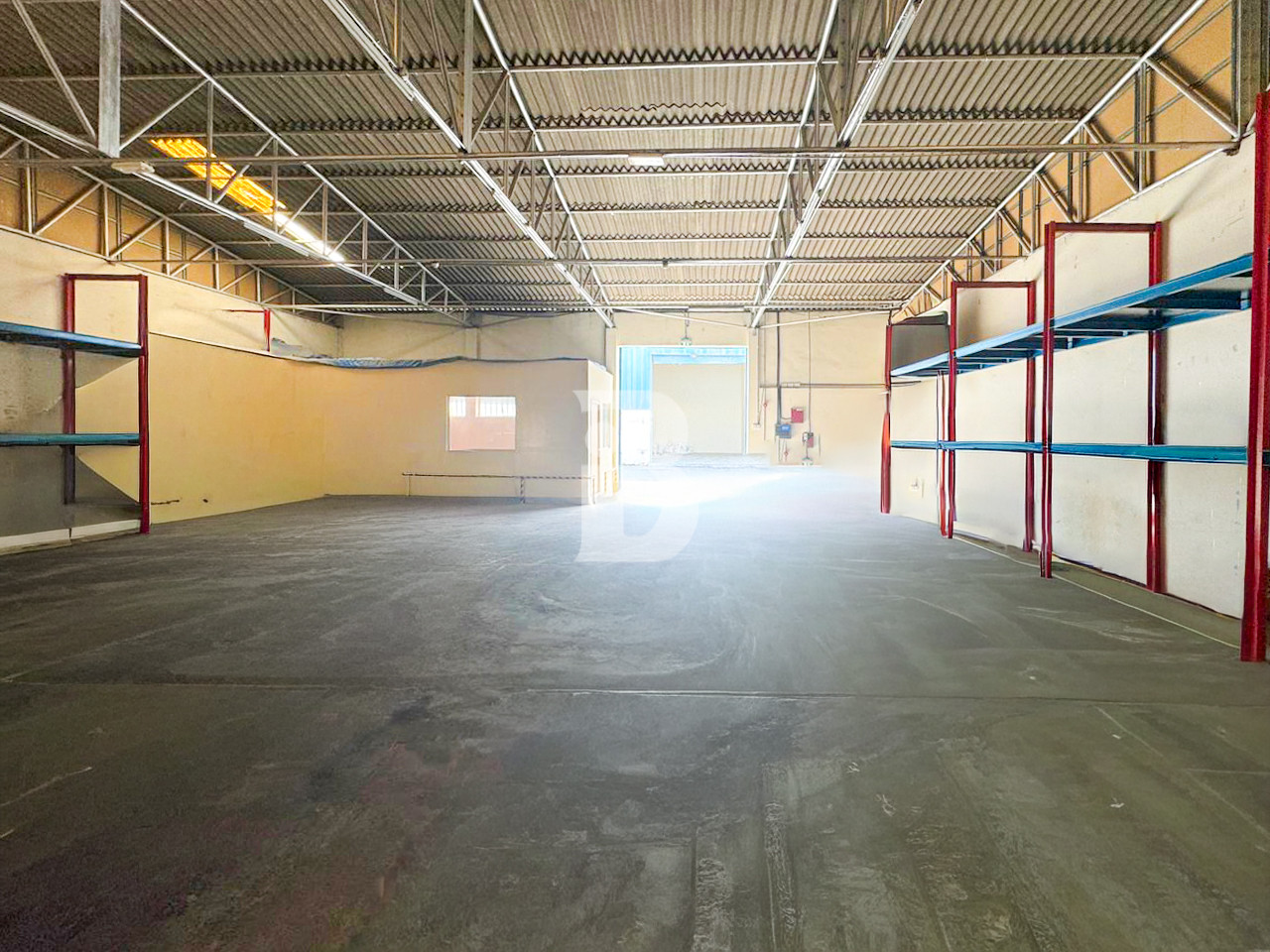 Prime Vacant Industrial Warehouse for Lease