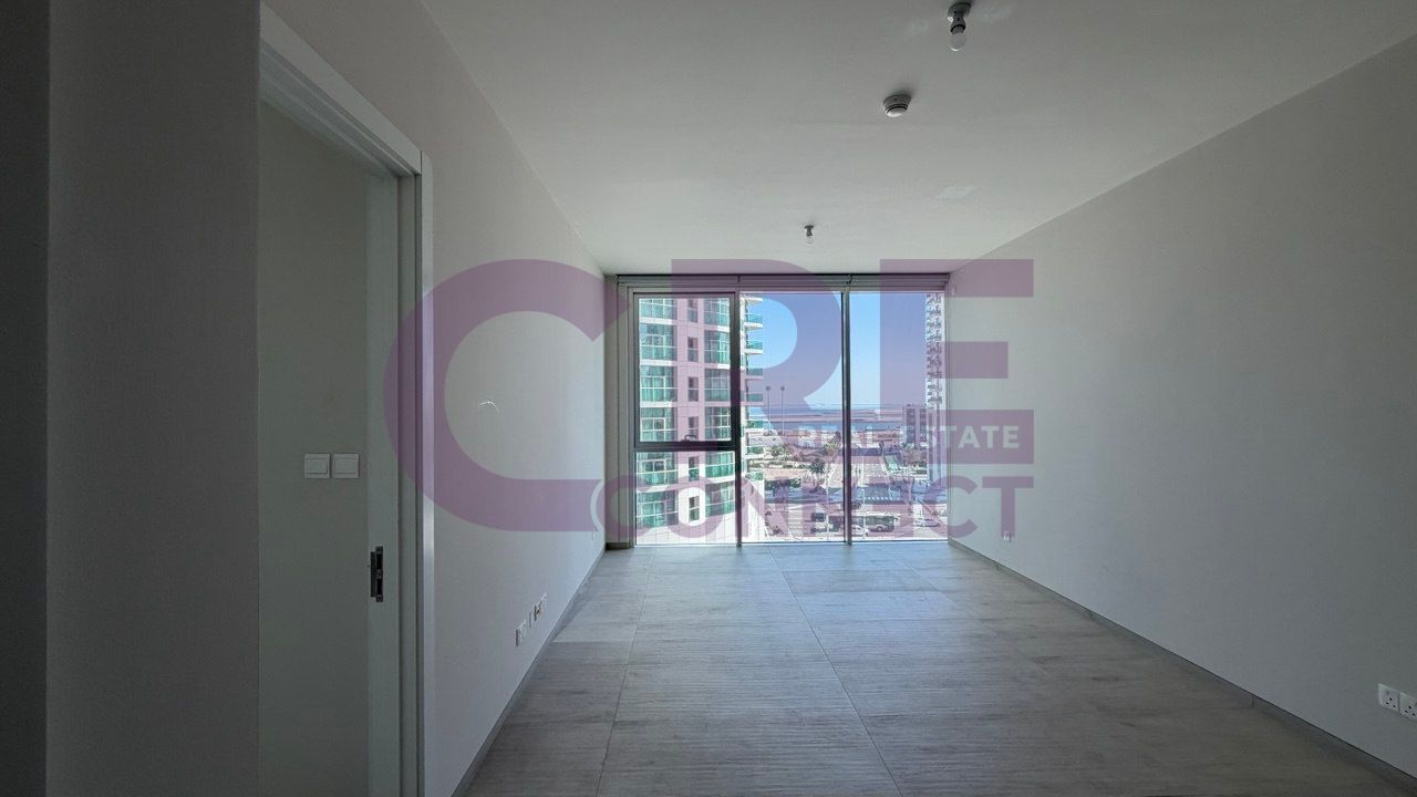 Modern Apartment with Balcony Direct Beach Access
