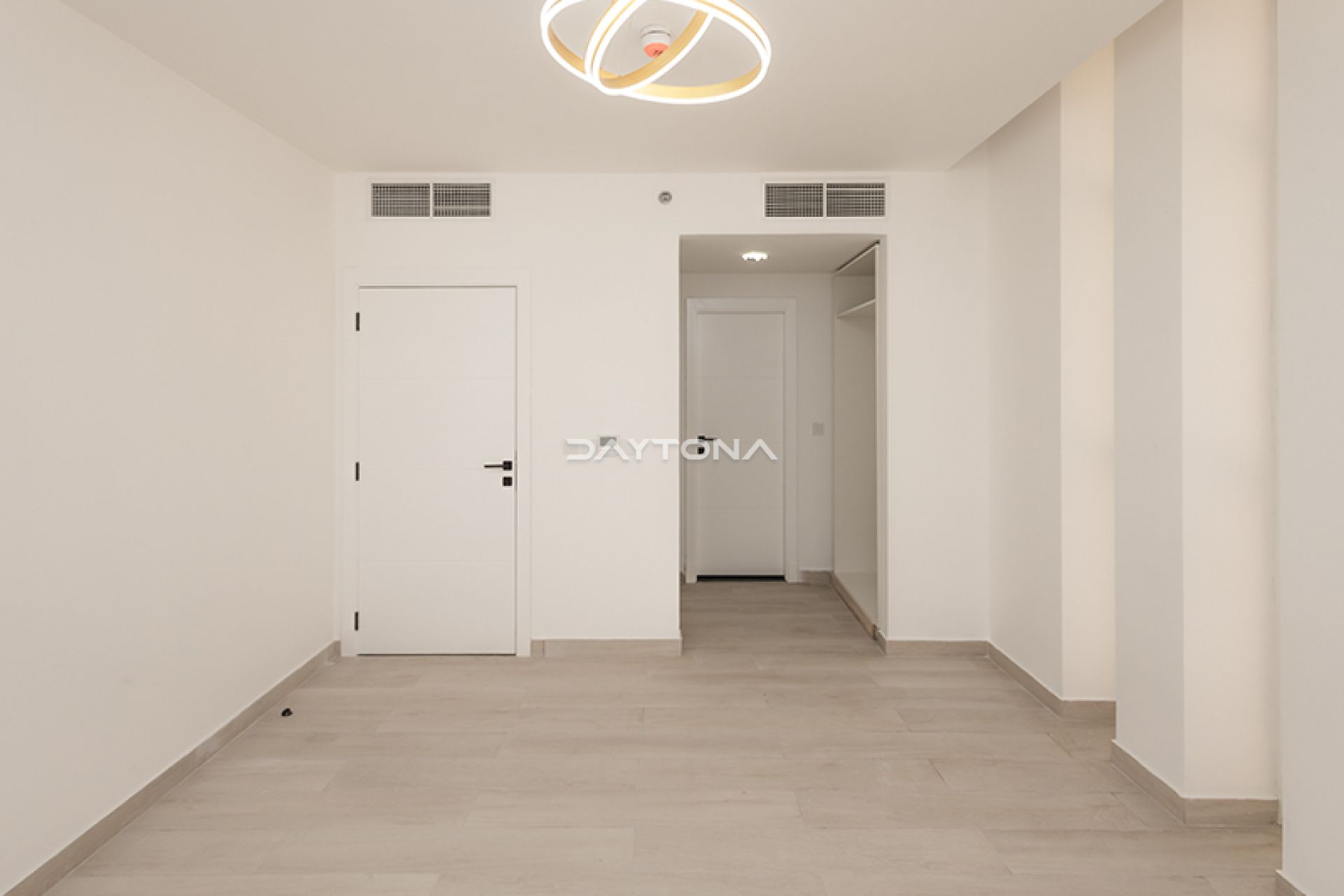 1 BED WITH 2 BATH | SMART LAYOUT | EXCELLENT CONNECTIVITY