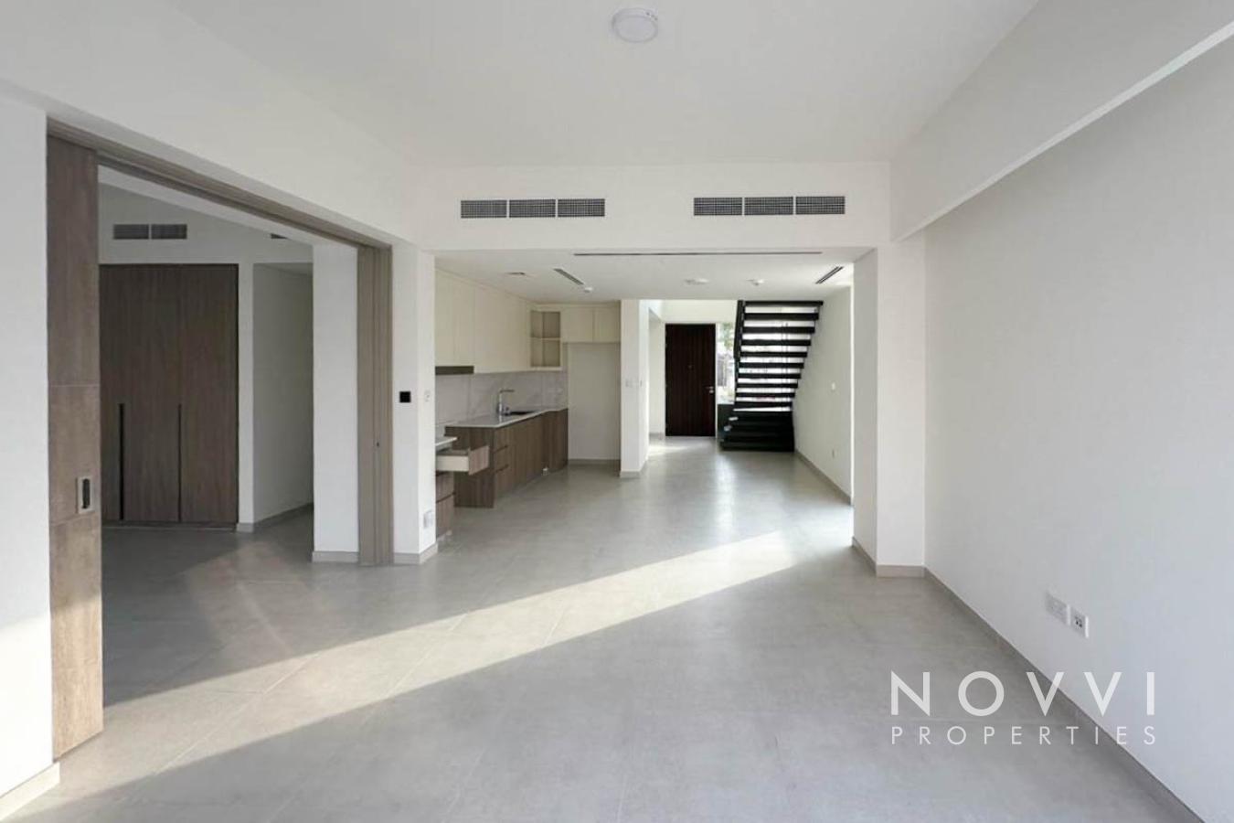 4 Bed | On the Pool | Single Row | Landscaped