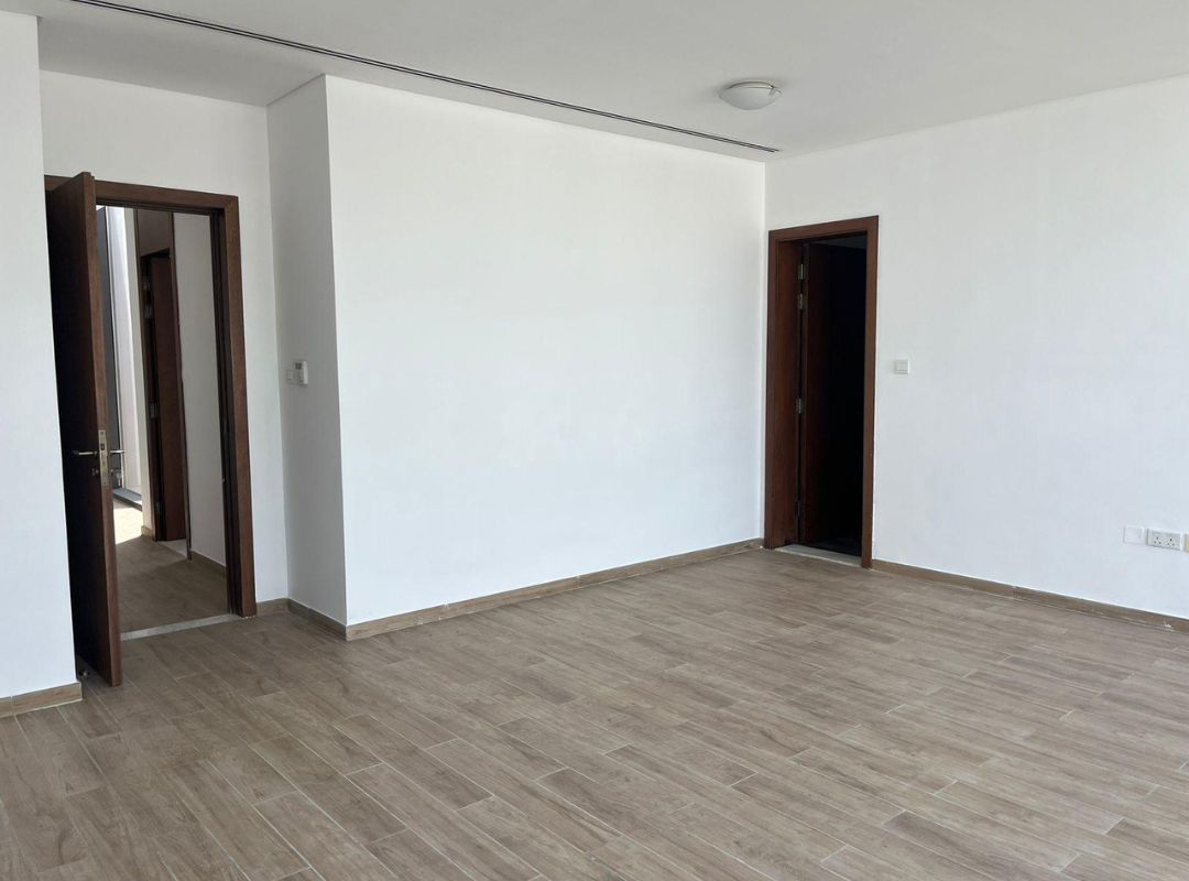 SPACIOUS | PRIVATE GARDEN | UNFURNISHED