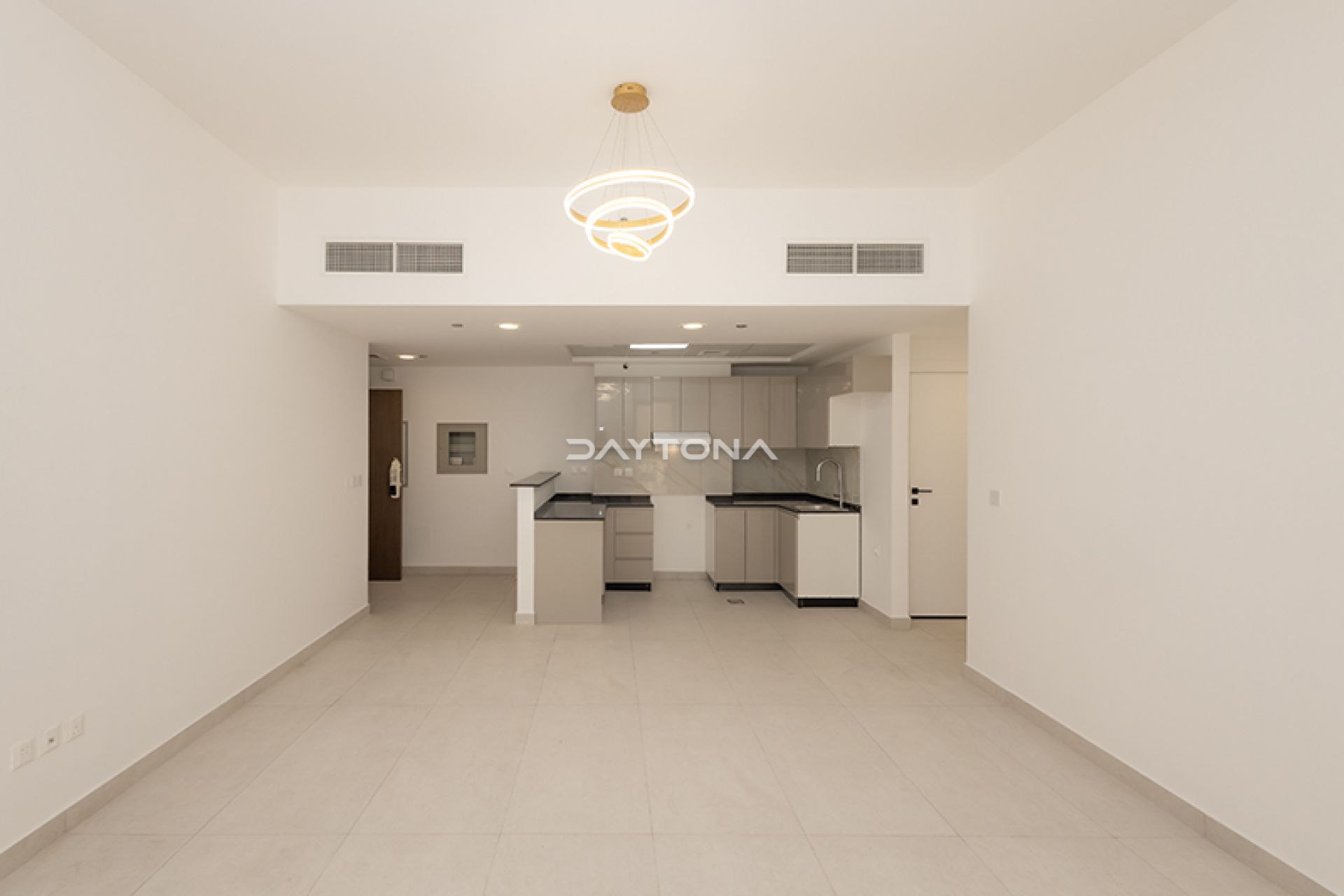 SPACIOUS 1 BEDROOM | READY TO MOVE| CENTRALLY LOCATED