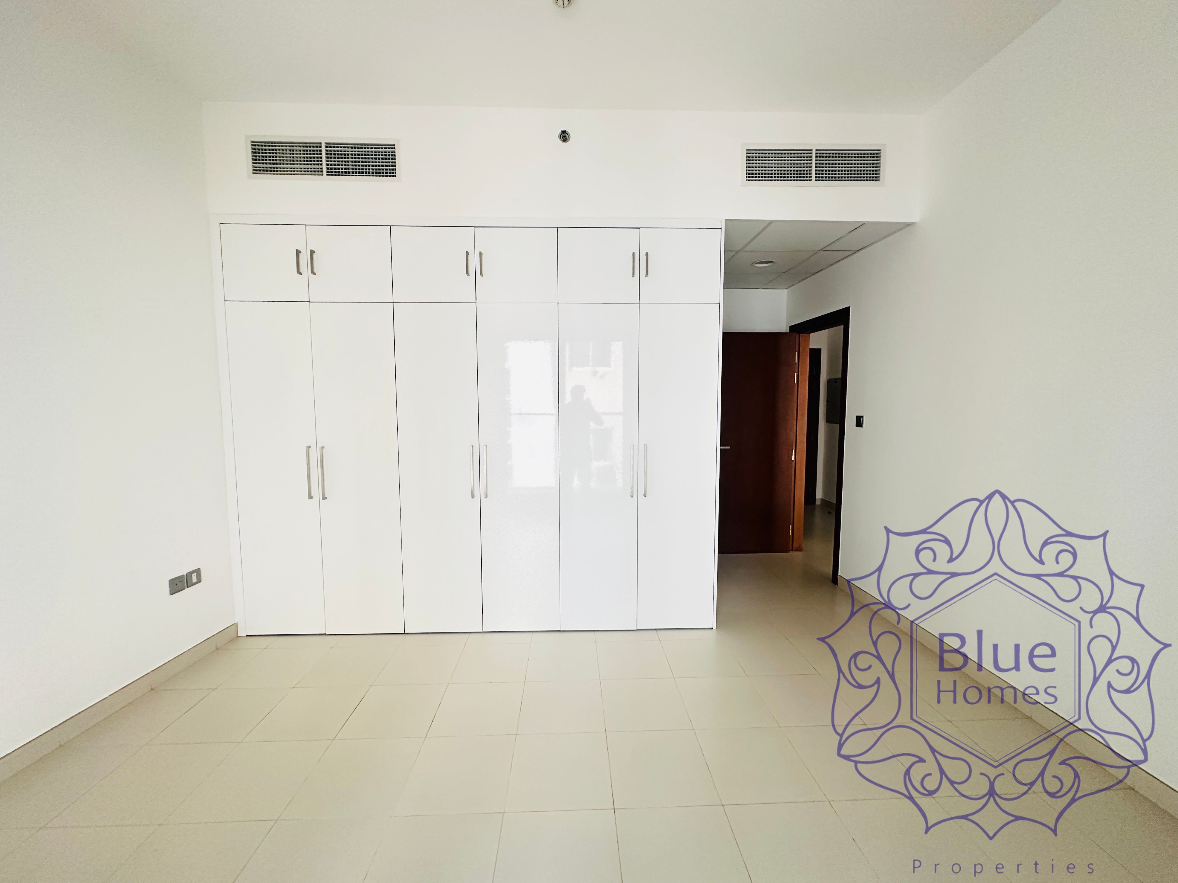 New 2bhk with balcony and 3bath 93k