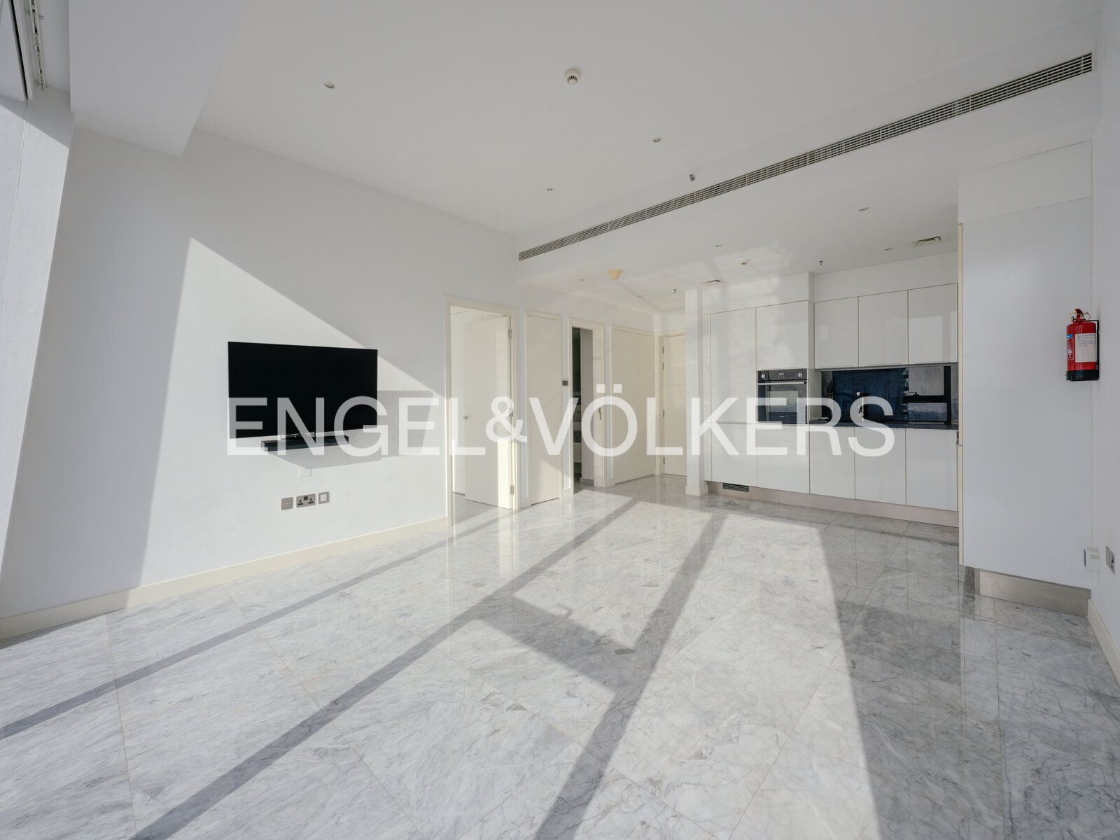 Direct Canal View | Bright Unit | Vacant