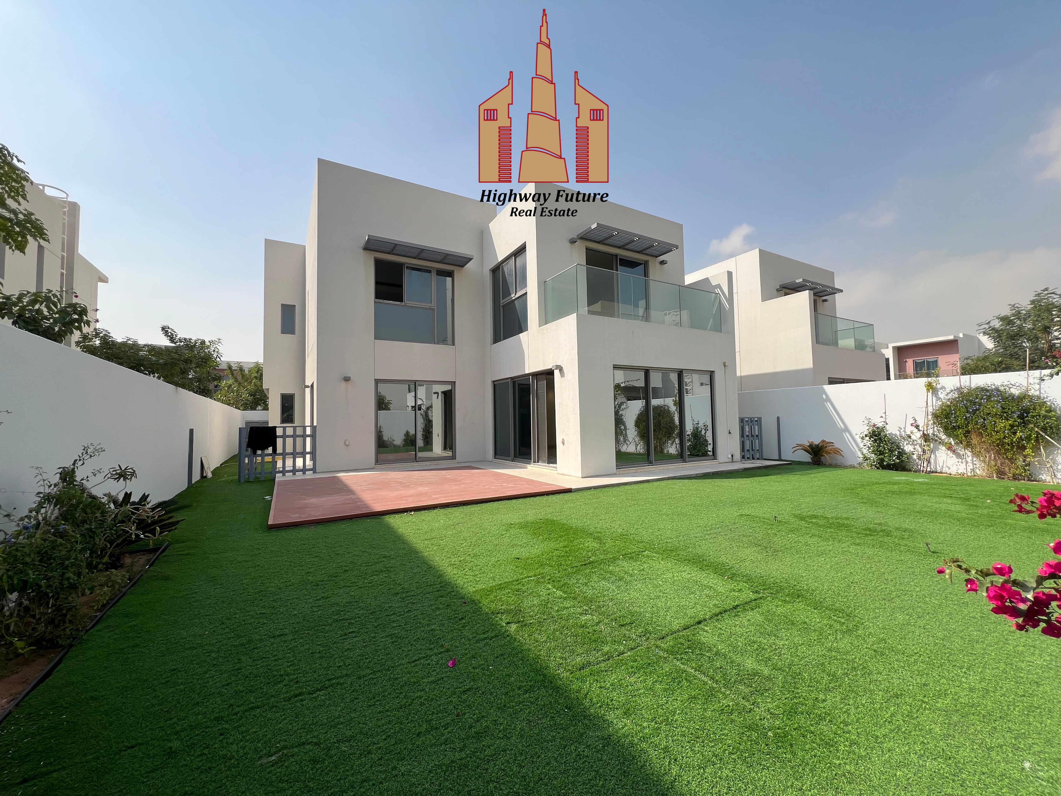 luxurious 4bhk brand new villa with biggest back yard with balcony / with close kitchen