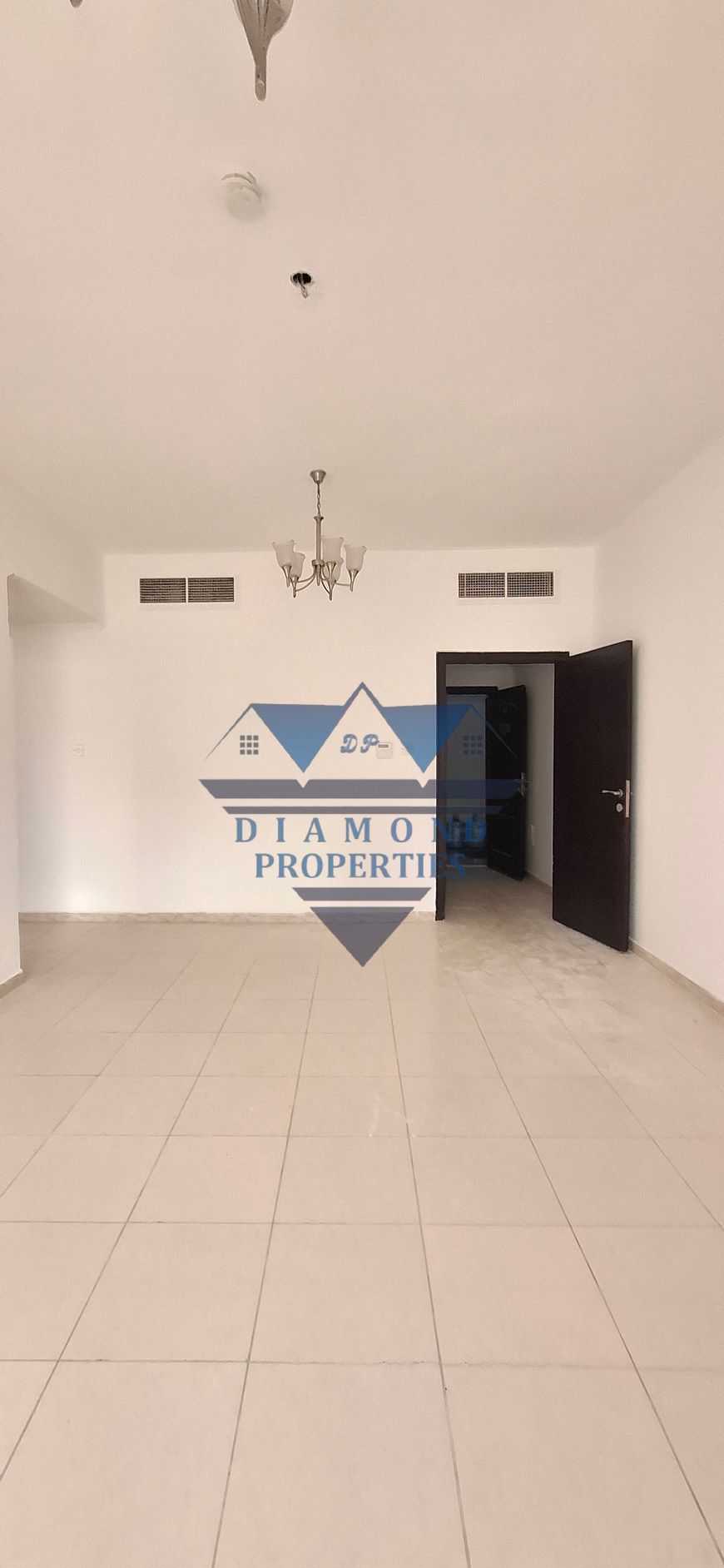 Very spacious and neat and clean flat in Fully family building 1bhk big flat Cantral AC available just 33k